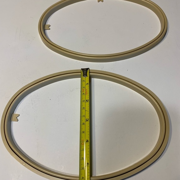 New Berlin Set of Two Plastic 5.5 x 8 Cross Stitch Plastic Frame - Picture 3 of 6